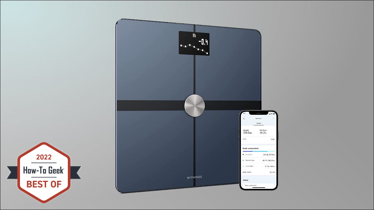 Withings Body+ scale pada latar belakang abu-abu