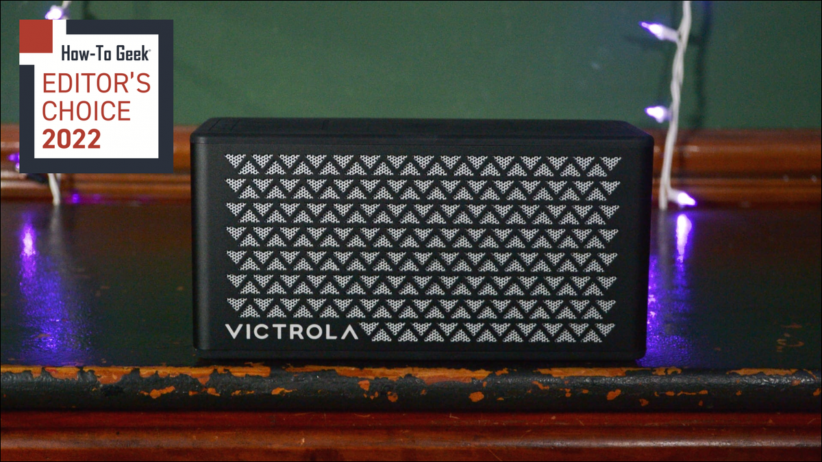 Victrola Music Edition 2 di atas meja