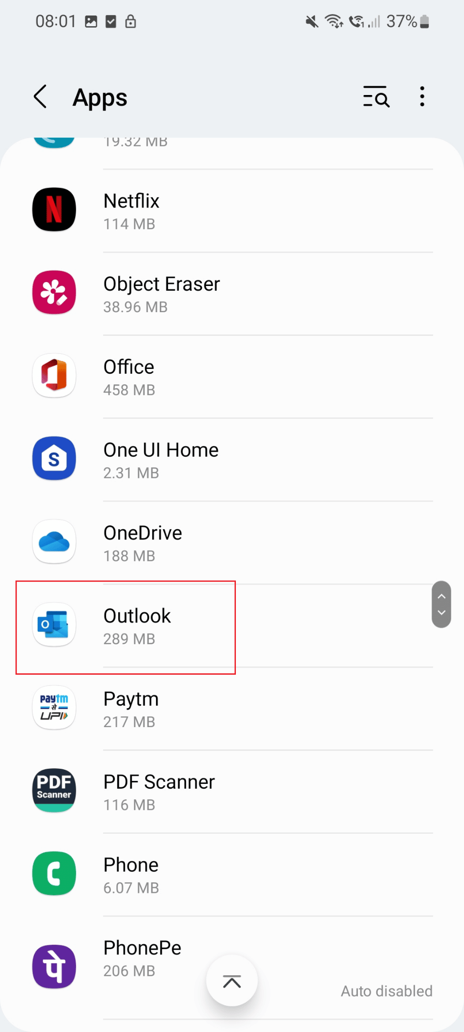 Aşağı kaydırın ve Outlook uygulamasına dokunun