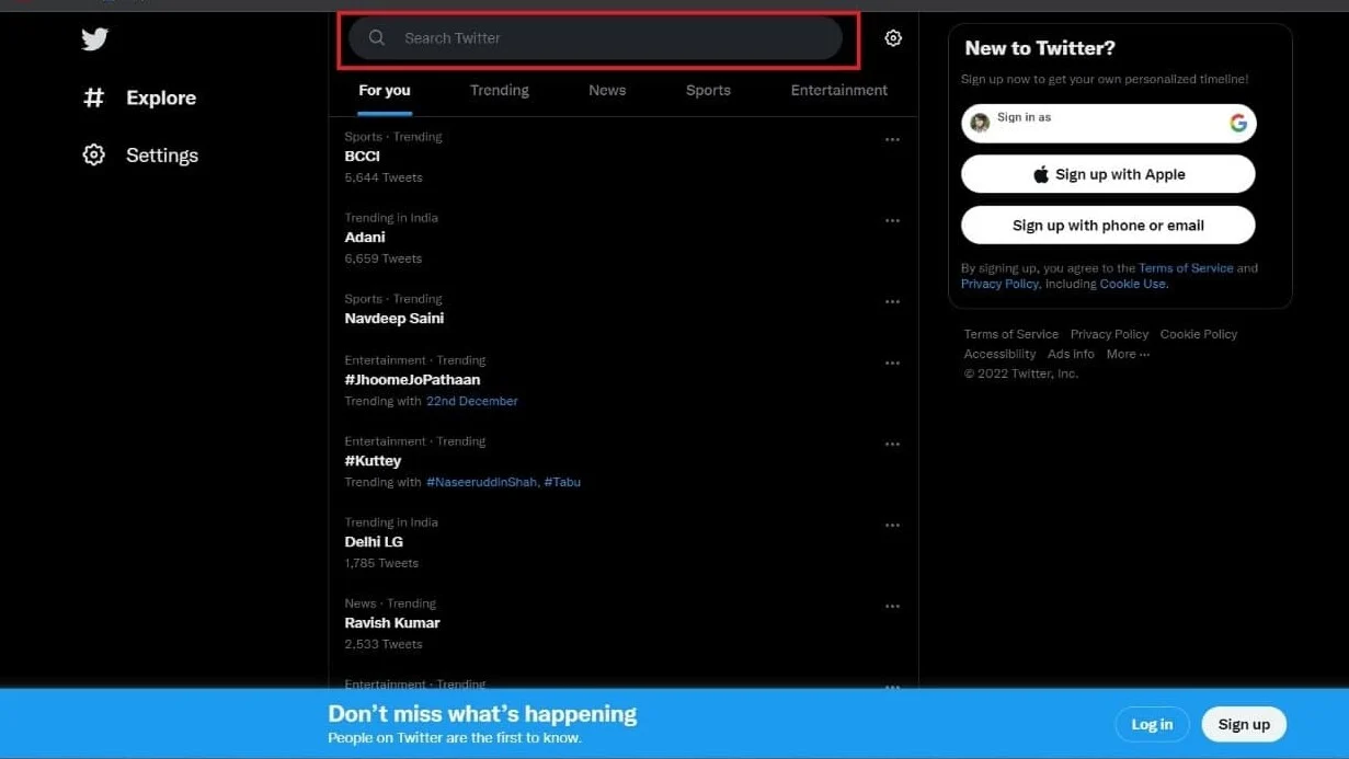 la barra de búsqueda en la parte superior de la página Explorar. como usar twitter sin cuenta