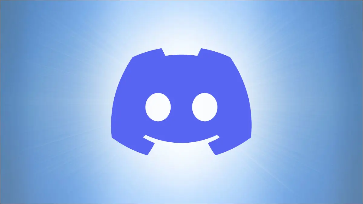 蓝色背景上的紫色 Discord 标志。