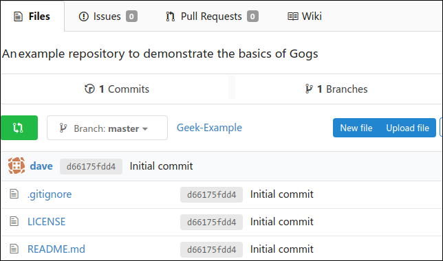 Un repositorio recién creado que contiene tres archivos generados automáticamente