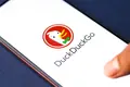 Die Spickzettel-Funktion von DuckDuckGo ist fantastisch