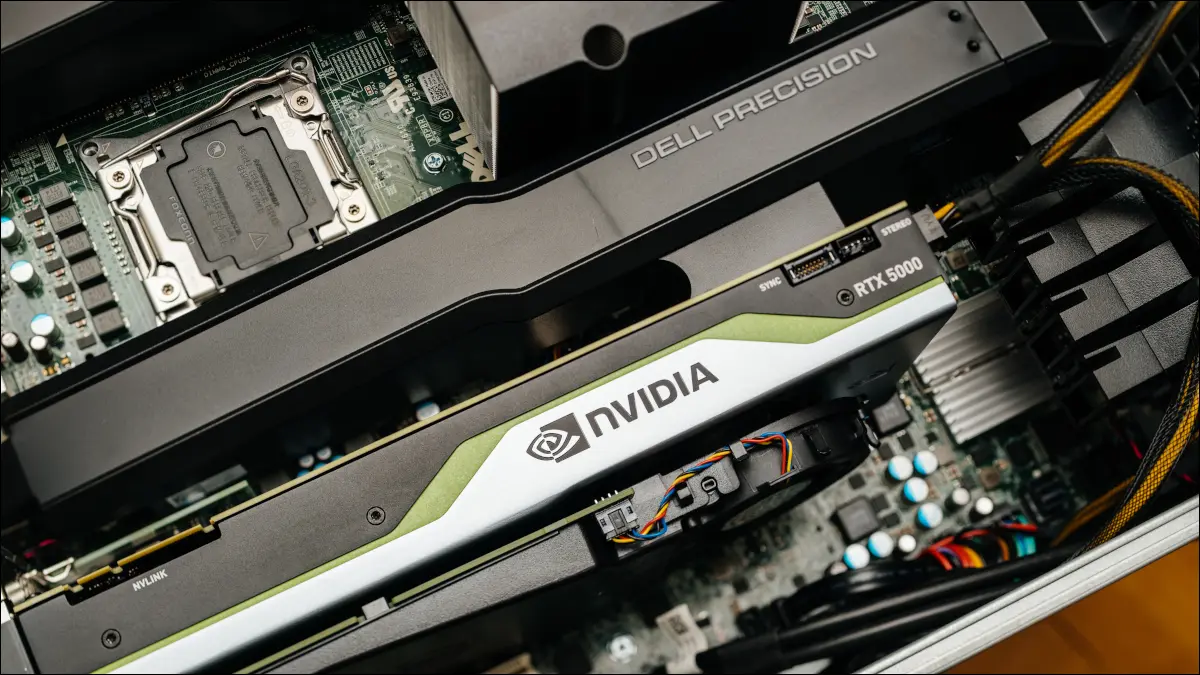 NVIDIA Quadro RTX 5000 Workstation-GPU, installiert in einem Computer.