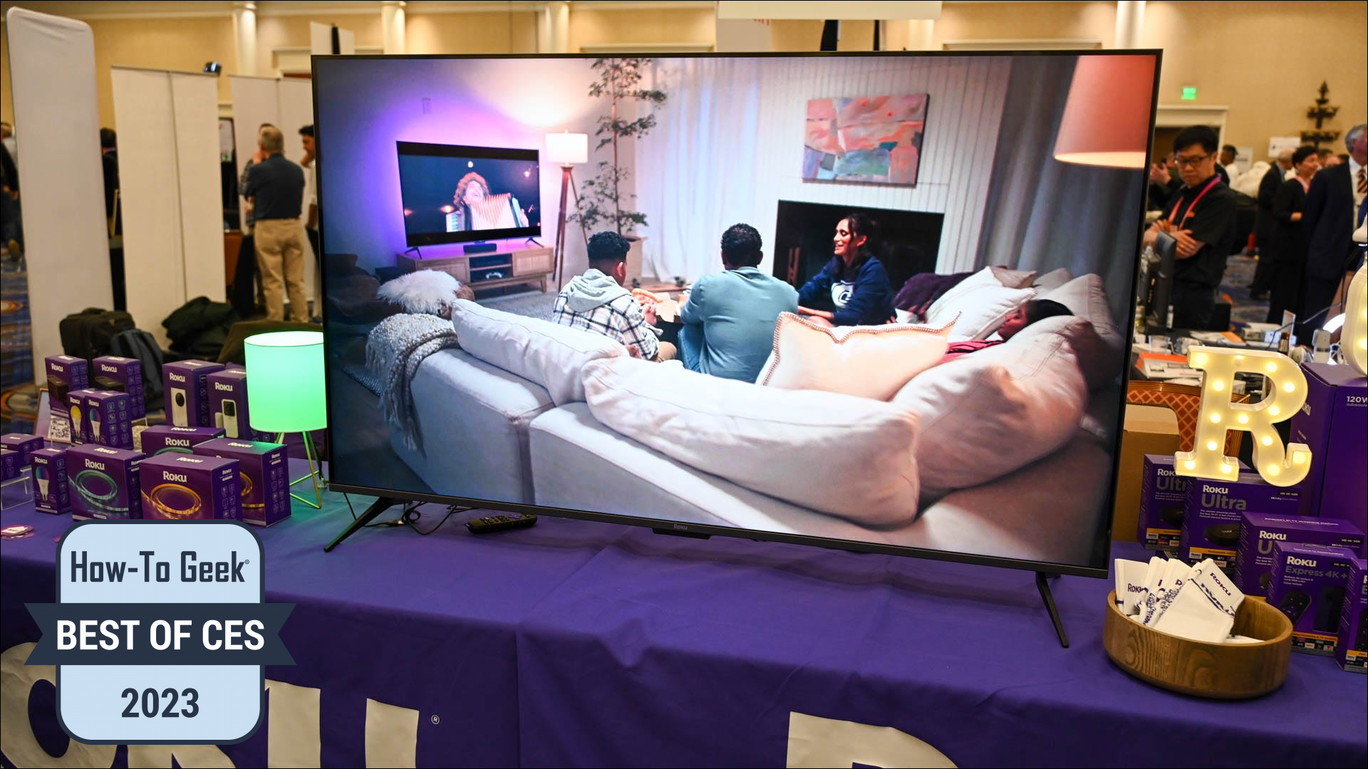 TV Seri Roku Plus dipamerkan di CES 2023