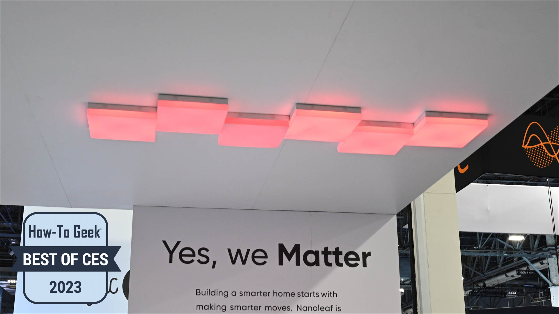 I lucernari Nanoleaf in mostra su un soffitto al CES 2023