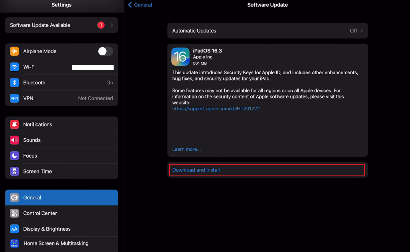 Нажмите «Загрузить и установить», чтобы обновить iPadOS до последней версии.