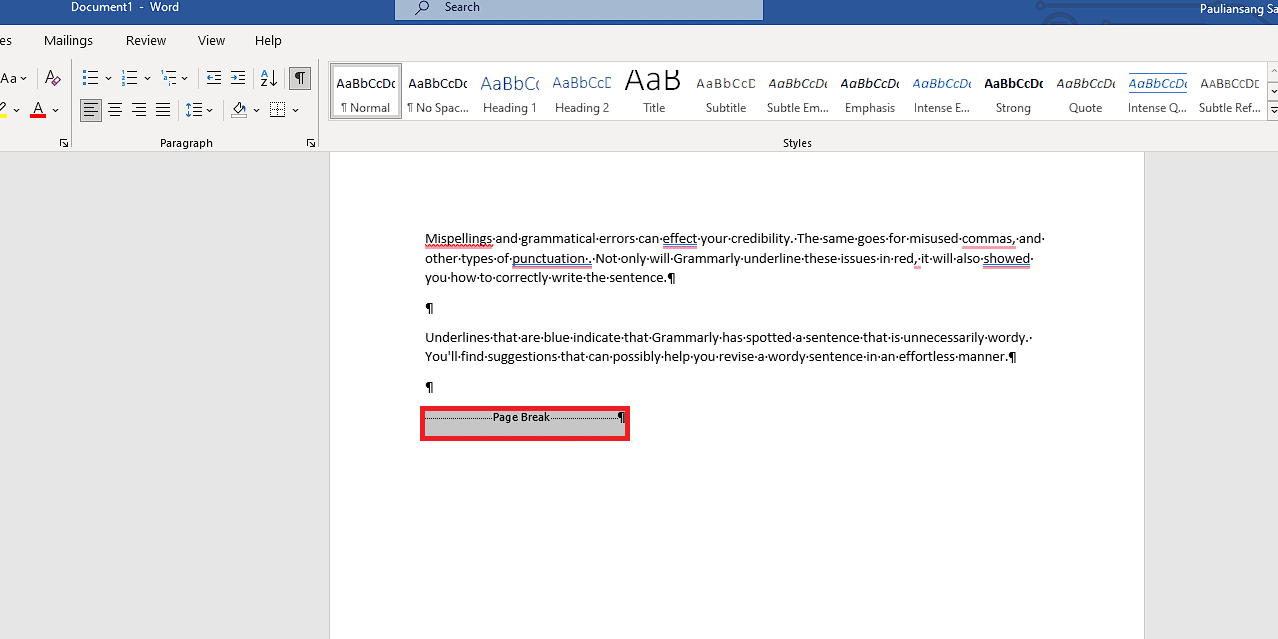 페이지 나누기 텍스트가 있는 줄의 중앙에 커서를 놓습니다. 이제 두 번 클릭하여 이 페이지 나누기를 선택합니다.