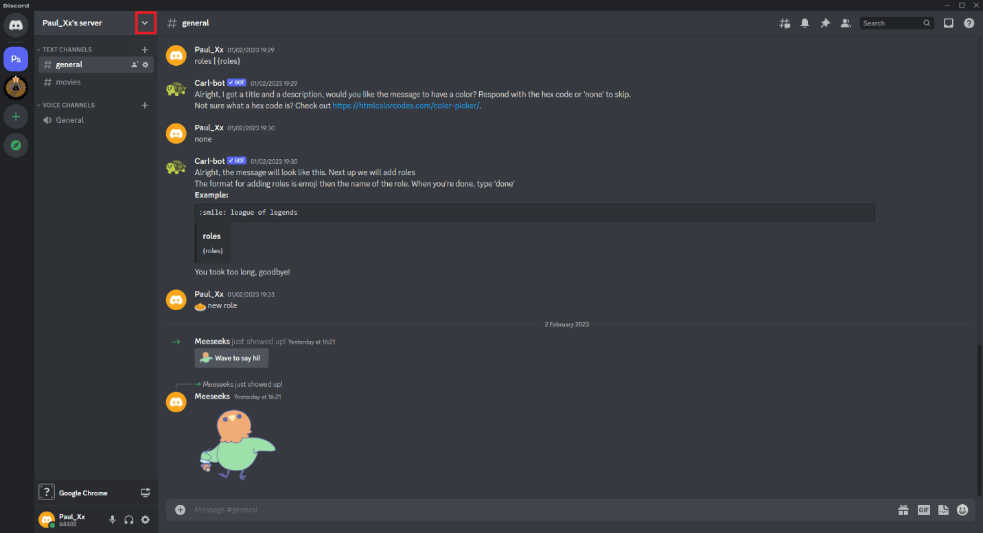 Fare clic sulla freccia rivolta verso il basso per visualizzare il menu del server. Come rimuovere qualcuno dal gruppo Discord