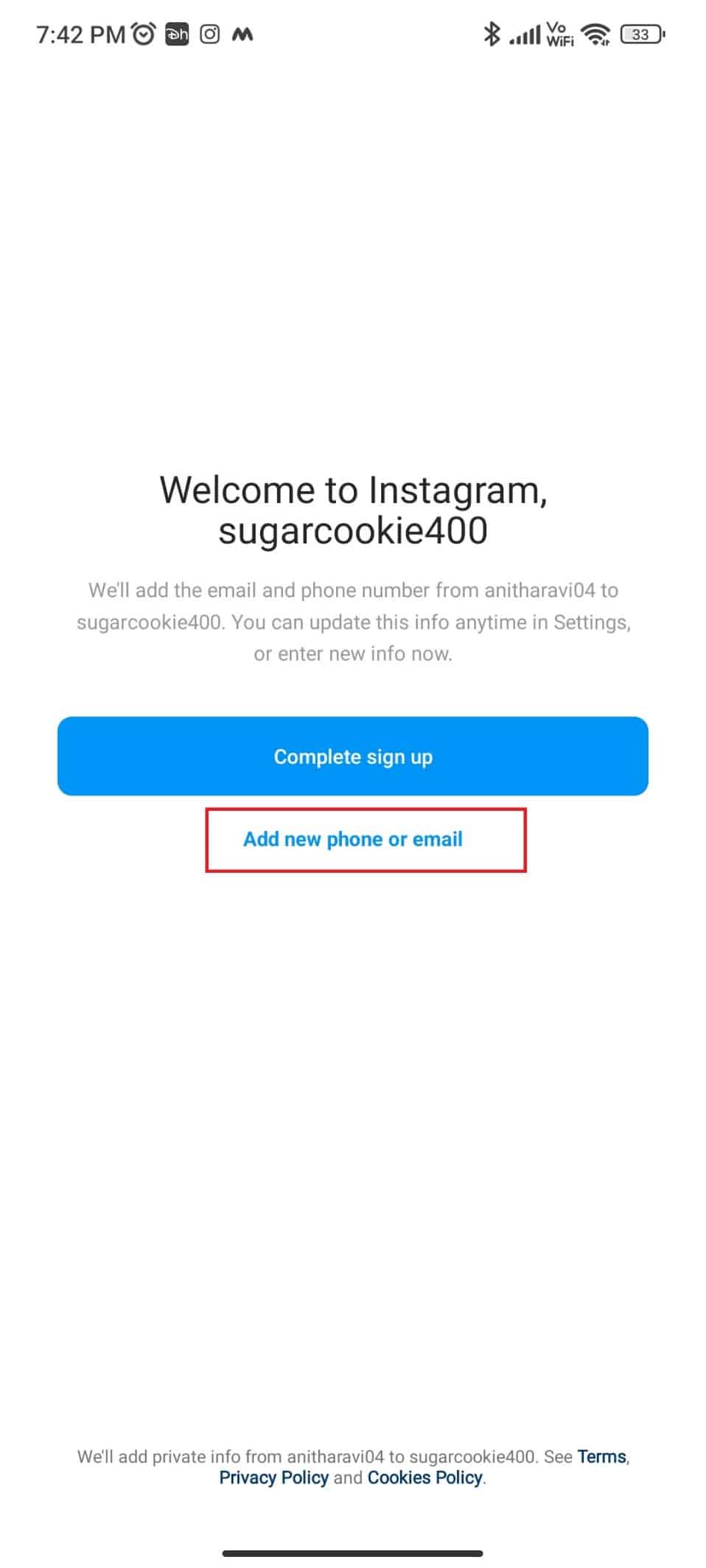 Appuyez sur Ajouter un nouveau téléphone ou e-mail. Comment créer une Finsta sur Instagram