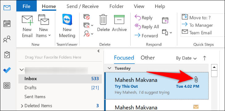 Eine E-Mail in Outlook mit Anhang.