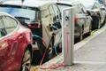 Wie verhält sich die Ladung einer EV-Batterie im Vergleich zu einer Tankfüllung?