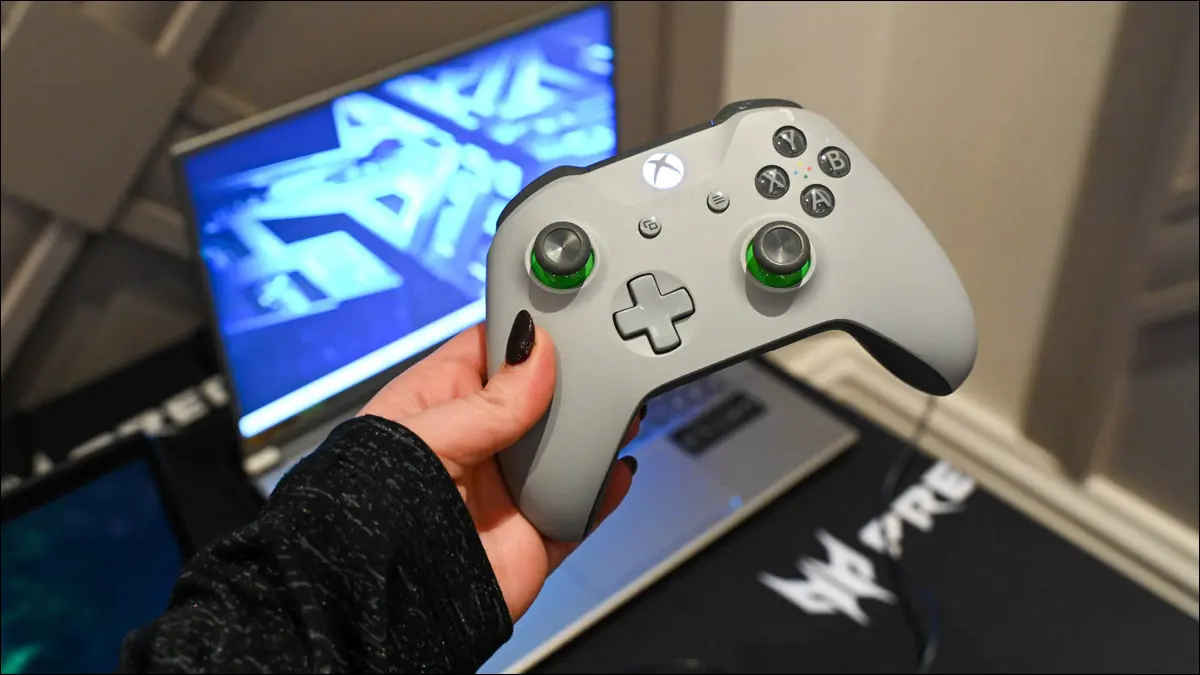 Контроллер Xbox используется для игр на ПК