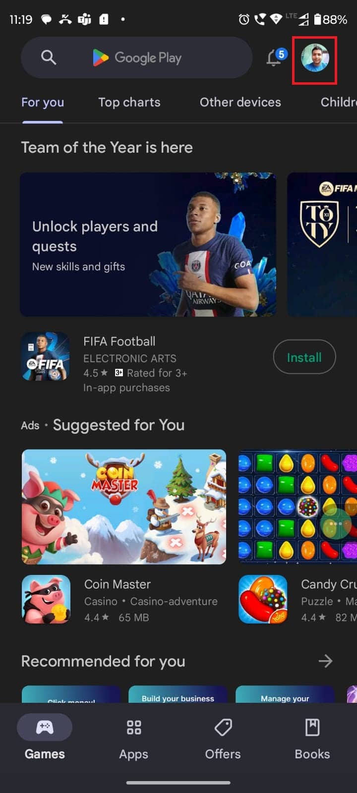 Buka Google Play Store dan klik gambar profil Anda. 7 Cara Mengatasi Stiker WhatsApp Tidak Muncul