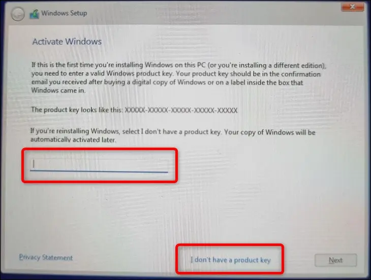 Odată ce ajungeți la secțiunea de activare Windows a configurației, introduceți cheia de activare sau continuați fără a introduce una