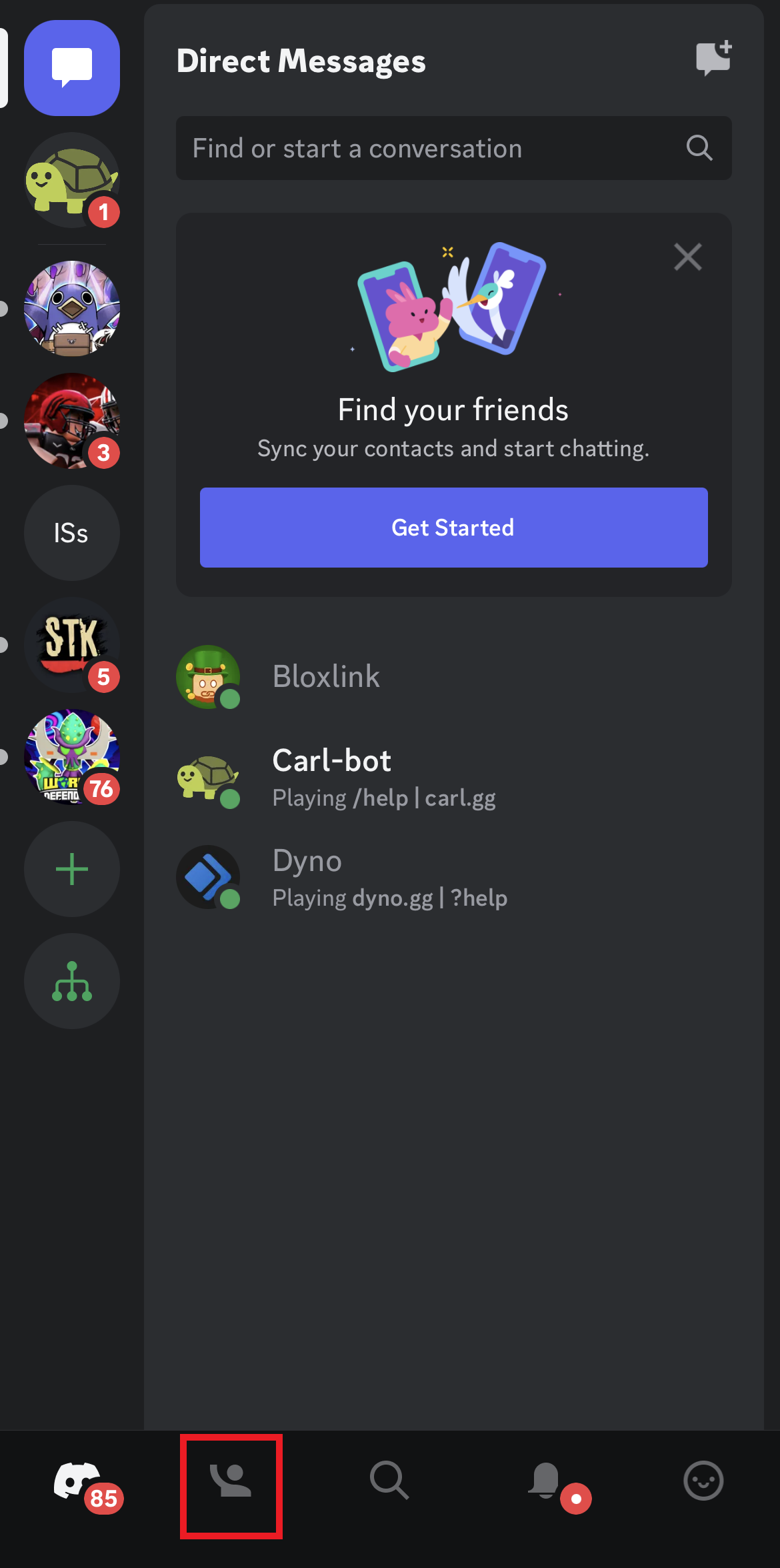 แตะที่ไอคอนคนโบกมือ วิธีเลิกเป็นเพื่อนกับใครบางคนใน Discord บน iPhone