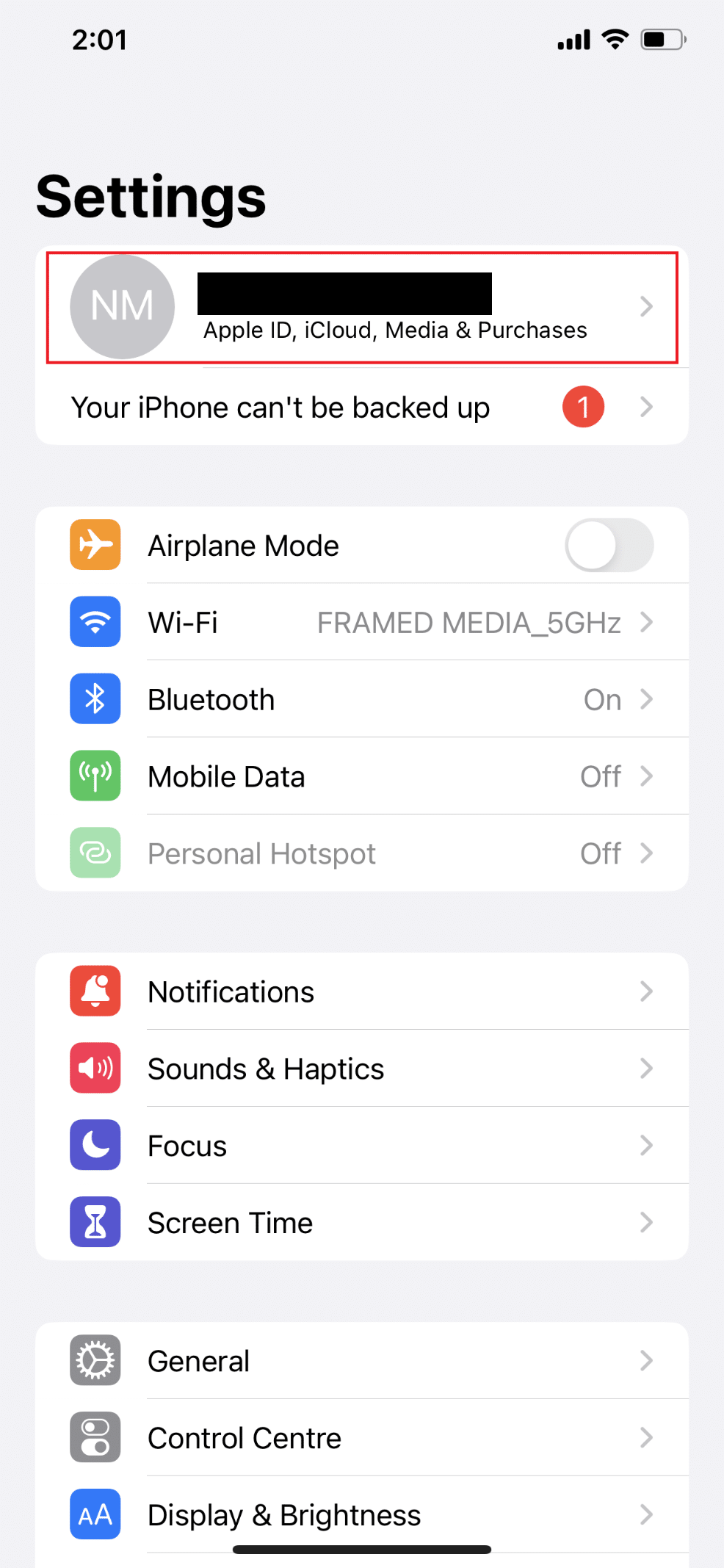 点击顶部的 Apple ID