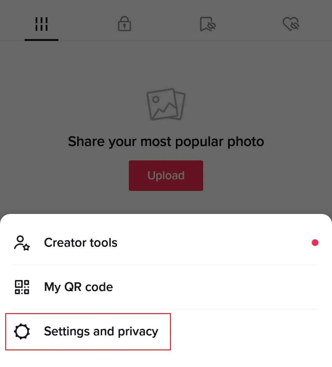 appuyez sur les paramètres et la confidentialité sur l'application TikTok