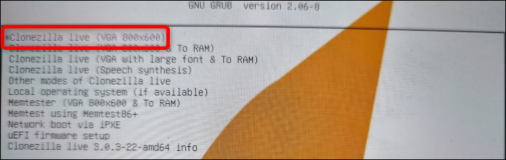 Pilih opsi Clonezilla Live (VGA 800x600).