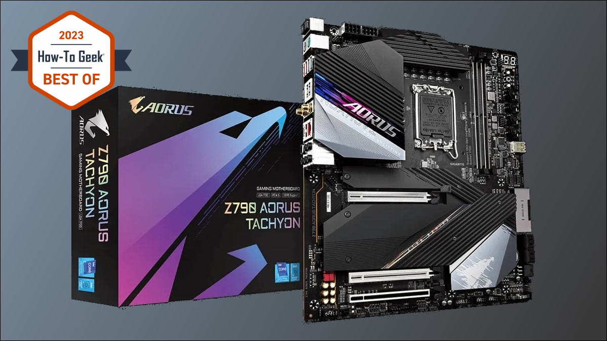 Z790 AORUS TACHYON dengan latar belakang abu-abu