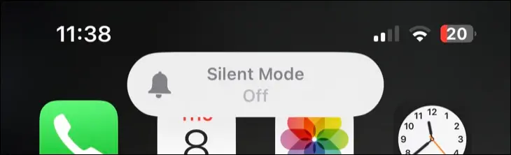 Disabilita la modalità silenziosa su iPhone utilizzando l'interruttore a scatto sul lato del dispositivo