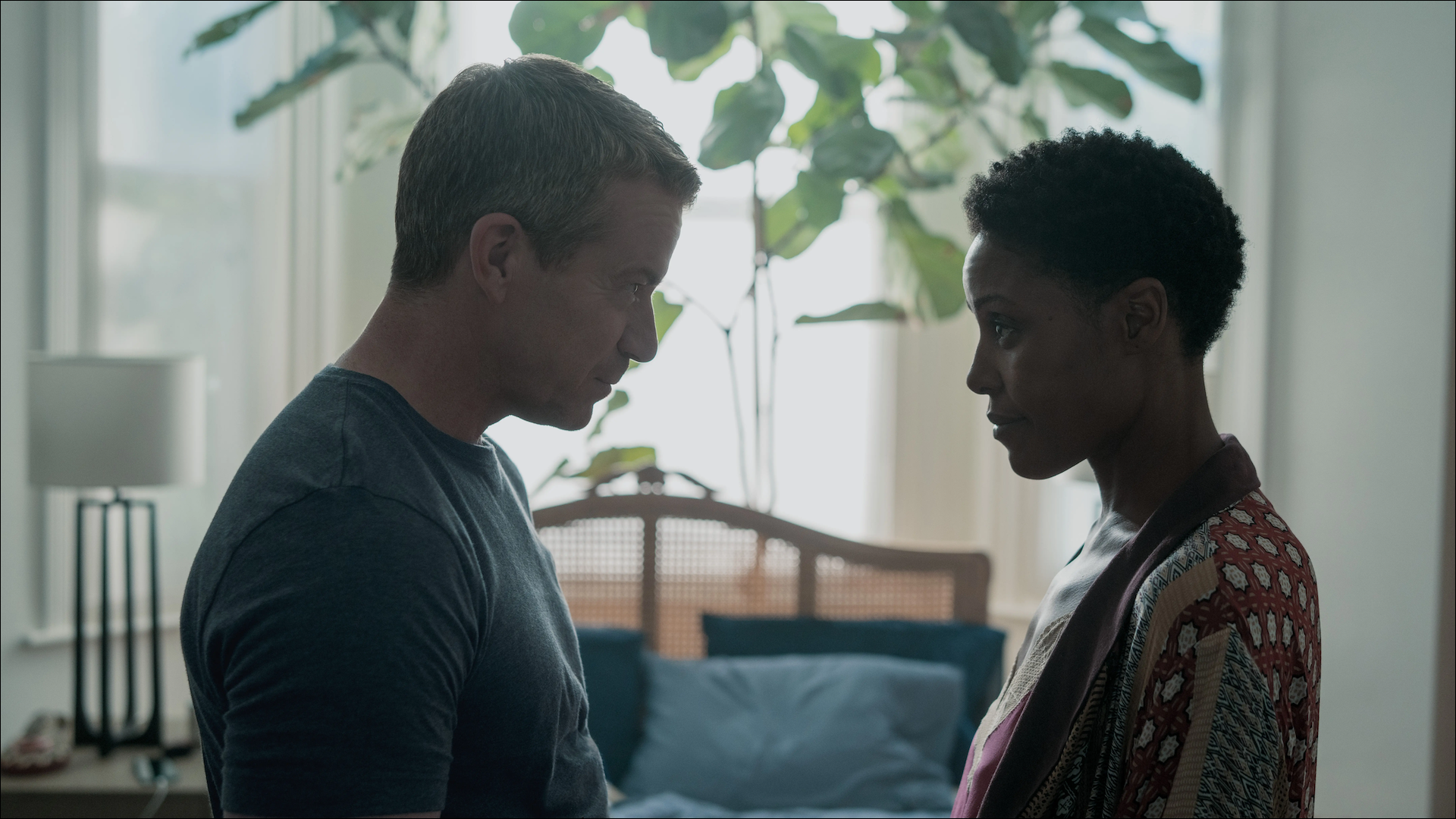 Max Beesley und Christine Adams in einer Szene in Hijack