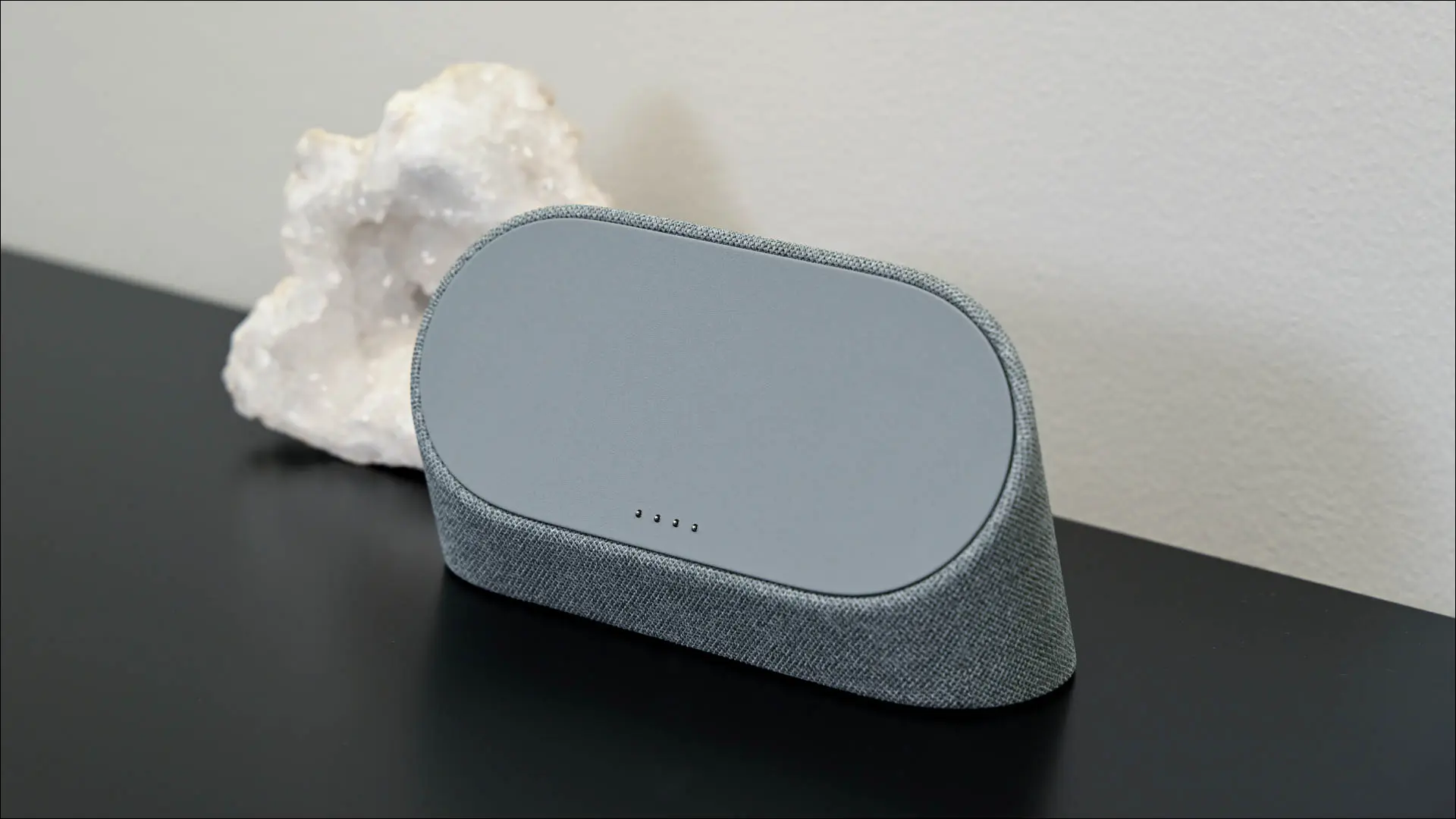 Un primer plano de la base de altavoz de carga de la tableta Google Pixel